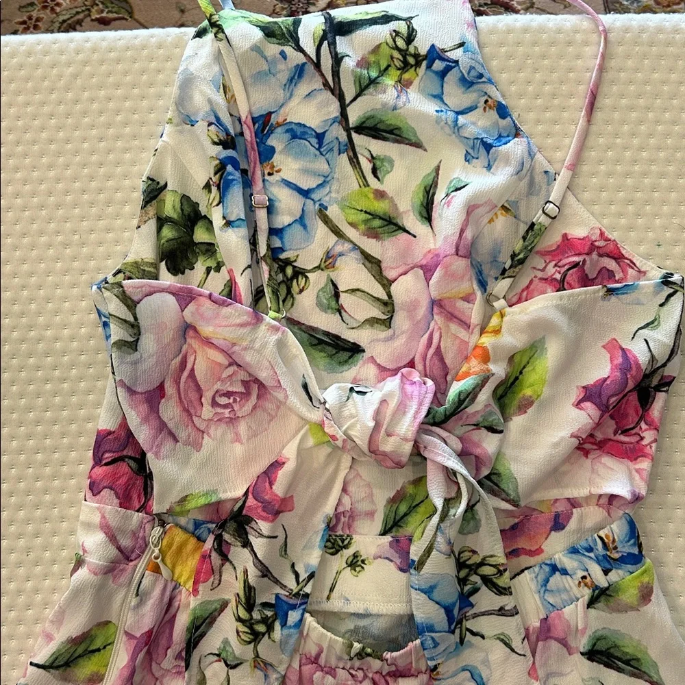 Show Me Your MuMu Floral Romper-sz large - Picture 8 of 8